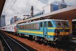 Am 17 Mai 2002 steht NMBS 2755 mit ein IC nach Leuven, Lüttich-Guillemins und Eupen in Brussel Noord.