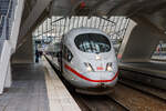 Der DB ICE-3M (BR 406) Tz 4611  Düsseldorf  hat am 03.10.2015, als ICE 18 von Frankfurt a.M.