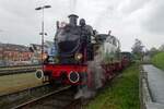SCM Lok-22 'TOM' steht am regnerischen 6.Mai 2023 in Eeklo und wird vom Pendelzug MaldegemEeklo losgekuppelt.