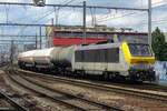 NMBS 1311 schleppt ein Kesselwagenzug durch Antwerpen-Berchem am 23 März 2011.