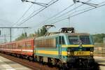 NMBS 2153 steht mit ein Spitzverkehrszug am 13 Juni 2006 in Antwerpen-Luchtbal.