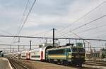 Scanbild von 2709 mit IC beim ausfahren aus Gent Sint-Pieters am 13 September 2004.