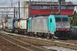 CoBra -später Lineas- 2820 zieht ein KLV durch Antwerpen-Berchem am 3 September 2015. Seit 2021 sind die 2814-2842 an Alpha Trains Luxembourg zurückgegeben, werden einige davon jedoch wieder von Lineas angemietet -ohne die 28xx Nummern.