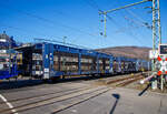 2 x 2 achsiger leerer offener Doppelstock-Autotransportwagen (Wageneinheit) 23 88 4356 921-7 B-TOUAX, der Gattung Laaers, der irländischen Vermietungsfirma TOUAX Rail Limited, am 14.02.2023 im