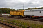 Zweiachsiger gedeckter Güterwagen 40 88 1502 947-0 B-INFBL, der Gattung Gbs (Type 2216A8), des belgischen Infrastrukturunternehmens Infrabel, als Energiewagen (mit darin befindlichen Diesel-Generator) zu einem Wohnzug, abgestellt am 21 Oktober 2025 beim Bahnhof Ans.

TECHNISCHE DATEN:
Spurweite: 1.435mm (Normalspur)
Achsanzahl: 2
Länge über Puffer: 14.020 mm
Achsabstand: 8.500 mm
Ladelänge: 12.700 mm
Ladebreite: 2.600 mm
Ladefläche: 33,0 m²
Laderaum: 86,0 m³
Türöffnung (B × H): 2.500 × 2.150 mm
Eigengewicht: 14.580 kg
Max. Zuladung: 25,0 t ab Streckenklasse C
Höchstgeschwindigkeit: 100 km/h
Kleinster bef. Gleisbogenradius: 35 m
Bauart der Bremse: 0-GP-A (Oerlikon-Bremse mehrlösige / Güterzug, Personenzug / Automatische Lastabbremsung)
