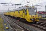 UST-02 'Karla Peijs' lauft am 3 Februar 2022 um in Amersfoort. Gleis 10 -wo sie Inspektionsfahrten macht- ist normalerweise das Gleis f�r pausierende G�terz�ge nach Utrecht bzw. Amsterdam, war aber wegen Defekten ausser Betrieb und m�sste nachgeschaut werden.