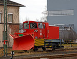   Der in Hof stationierte Schneepflug der Bauart 851 der DB Netz AG, Schweres Nebenfahrzeug Nr.