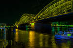 Blick auf die Hohenzollernbrücke in Köln am Abend (20:13 Uhr) des 18 Oktober 2014.