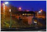 Das Fahrdienstleiter Stellwerk Kreuztal (Kf) am 04.01.2014 im abendlichen Licht.