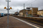 Der Hauptbahnhof Hof (offiziell Hof Hbf) am 17.04.2023, rechts das Fdl.-Stellwerk Hof Hbf.