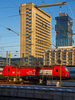 Die SIEMENS Vectron AC 193 969-3 (91 80 6193 969-3 D-DB) der DB Systemtechnik GmbH (Minden) ist am 07.09.2023 beim Hbf Frankfurt am Main abgestellt. 

Die SIEMENS Vectron AC wurde 2021 von Siemens Mobilitiy in München-Allach, in der Variante B14, unter der Fabriknummer 22919 gebaut. Diese VECTRON ist ausschließlich nur in Deutschland zugelassen.