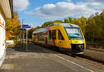 Herbst im Hellertal, der VT 205 ABp (95 80 0640 105-2 D-HEB), in Alstom Coradia LINT 27 der HLB (Hessische Landesbahn) / 3LänderBahn, hat am 14 Oktober 2025, als RB 96  Hellertalbahn“