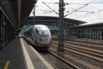 Ein ICE 3 (zwei gekuppelte Triebz�ge) f�hrt am 18.07.2012 vom ICE Bahnhof Montabaur weiter in Richtung Frankfurt.