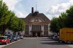   Blick auf den Haupteingang vom Empfangsgebäude des Bahnhofs Bad Nauheim am 20.08.2014.