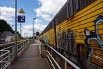 Die an die RTB Cargo (RATH Gruppe/Rurtalbahn) vermietete Railpool 186 297-8 (91 80 6186 297-8 D-Rpool), fährt am 11 Juli 2025 mit einer weiteren kalten 185 oder 186er und mit einem langen