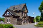 Der Bahnhof Nistertal / Bad Marienberg, alter Name Erbach/Westerwald (Erbach ist heute ein Stadtteil von Nistertal) hier am 19.05.2013 von der Stra�enseite aufgenommen.