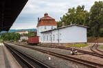 Am Bahnhof Dippoldiswalde der Weißeritztalbahn (Osterzgebirge) hier am 26 August 2013.

Seit 1882 ist Dippoldiswalde ans Eisenbahnnetz (aber nur schmalspurig) bangeschlossen. In diesem Jahr wurde die in 750-mm-Schmalspur ausgeführte Weißeritztalbahn nach Schmiedeberg eröffnet, ein Jahr später folgte die Verlängerung bis Kipsdorf. 