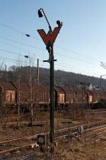 Signal Ra 11a - Wartezeichen: Auftrag des W�rters zur Ranggierfahrt abwarten.