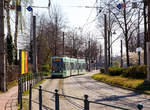 Der Triebwagen 9459 der SWB (Stadtwerke Bonn Verkehrs GmbH) am 11.04.2016 f�hrt von Bonn-Beuel Bahnhof als Linie 62 weiter in Richtung Dottendorf.