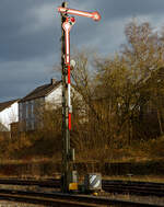Das Ausfahrtsignal (N2) vom Gleis 2 von dem Bahnhof Herdorf am 15.02.2022.