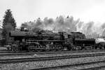   Die 52 1360-8 erreicht mit Ihren Güterzug am 11.12.1963 den Bahnhof Erndtebrück.