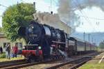 Dampfzug mit 52 8186 steht am 9 Juni 2009 in Nördlingen.