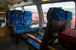 Innenraum /Interieur im zweite Klasse Großraumabteil im Oberdeck eines Metronom-Doppelstockwagen der vierten Generation (der Bauart „Görlitz“), mit einer Vierersitzgruppe mit