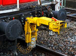 Rangierkupplung Typ RK 900 am 16.12.2017 im Hbf Frankfurt am Main an der 363 211-4 (98 80 3363 211-4 D-DB) der DB Cargo AG.

Eine Rangierkupplung ist eine spezielle automatische Kupplung, die üblicherweise an Rangierlokomotiven angebracht ist und vom Lokrangierführer gesteuert werden kann. Speziell bei den herkömmlichen Schraubenkupplungen ist kein manueller Kupplungsvorgang nötig, da die Rangierkupplung den Zughaken automatisch greifen und wieder loslassen kann. Zur schnelleren Abwicklung wird im Rangierbetrieb, wenn es das Bremsvermögen der Lokomotive, die zu bewegenden Massen und die Neigungsverhältnisse zulassen, auf die Verbindung der Hauptluftleitungskupplungen verzichtet; die Rangierkupplung ermöglicht keine selbsttätige Verbindung der Brems- oder elektrischer Verbindungen.