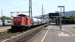 DBFWD 212 347-9 REV/BCS X/27.01.17, Verl/BCS X/26.01.25 und DBFWD 212 298-4 REV/BCS X/02.11.23 mit dem  Bl�mchentot-Zug  dieseln hier gem�tlich durch Bingen am Rhein.