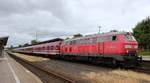 Da gibt es so viele schön aufgearbeitete Loks der BR 218 und man nimmt für einen Sonderzug so ein  Flodder  Teil....218 453 mit dem Sonderzug aus Lübeck kommend hier beim kurzen Halt in