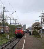 Einfahrt für DB 218 379 und 322 mit dem IC 2311/2313 in Husum.