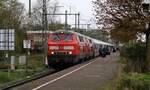 DB 218 379-6 + 322-6 warten mit dem IC 2311/2313 auf Ausfahrt.
