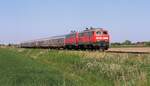 DB 218 390-3 + 218 835-7 mit IC 2375 aufgenommen zw Lehnshallig und Niebüll.