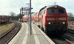 DB 218 470-3 mit RE nach Westerland Einfahrt Niebüll.