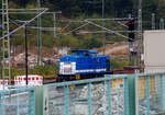 Die V 100-SP-008 / 203 128-4 (92 80 1203 128-4 D-SLG) der SLG Spitzke Logistik GmbH, ex DR 110 529-5, ex DR 112 529-3, ex DR 202 529-4, ex DB 202 529-4, rangiert am 30 September 2025 im Bahnhof
