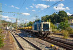   Die 212 376-8 (92 80 1212 376-8 D-AVOLL) der Aggerbahn (Andreas Voll e.K., Wiehl), ex DB 212 376-8, ex DB V 100 2376, fährt am 06.08.2018 mit einem Alt-Schotter-Zug (Kippwagen MK 45 DH