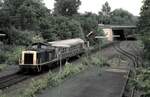 212 187-9 mit einem Silberling Steuerwagen als Pendelzug von Salzgitter-Lebenstedt und Braunschweig (davor Akkuzug 515) im August 1998.