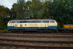   Seitenbilck auf die 215 082-9 der Aggerbahn (Andreas Voll e.K., Wiehl), eigentlich 225 082-7 (92 80 1225 082-7 D-AVOLL), ex DB 225 082-7, ex DB 215 082-9, am 26.09.2020 in Herdorf.