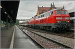 Zwei DB 218 sind mit ihrem EC von M�nchen in Lindau eingetroffen, wo eine SBB Re 4/4 II den Zug zur Weiterfahrt nach Z�rich (-Basel) �bernehmen wird.