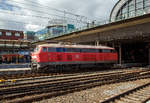 Die DB 218 272-3 (92 80 1218 272-3 D-DB) fährt am 19.03.2019 durch den Hbf Hamburg.
