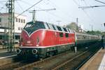 V 200 007 verlässt Limburg (Lahn) mit ein Sonderzug am 2 Oktober 2002.