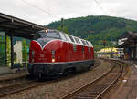   Am 16.06.2012 gegen 20:20 Uhr kam mir überraschend eine Schönheit im Bahnhof Betzdorf (Sieg) vor die Linse, die 221 122-5 der EfW-Verkehrsgesellschaft mbH (92 80 1221 122-5 D-EFW), ex OSE