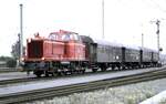 V 65 011 mit 3-achsigem Personenzug bei der Jubiläumsparade 150 Jahre Deutsche Eisenbahn in Nürnberg am 14.09.1985.