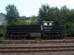 Die MRCE 500 1517 (275 625-2), eine Vossloh G 1206, mit leeren Sammnps Flachwagen (6-achsig) Ganzzug, f�hrt, am 23.08.2011, von Herdorf weiter Richtung Betzdorf.