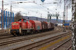   Die 294 847-9 (eine V90 remotorisiert), ex DB 290 347-4, der DB Cargo Deutschland AG, kommt am 17.03.2017 mit einem Coilgüterzug in Kreuztal an.