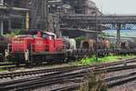 Am 16 September 2011 rangiert 294 854 ein Torpedostahlzug in Völklingen.