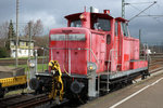 DB: Die 98 80 3 363 209-8 D-DB von DB Schenker Rail Deutschland AG Mannheim (Ansicht Seite Schweiz) auf der Dienstfahrt von Haltingen nach Basel Badischer Bahnhof bei einem Zwischenhalt in Weil am