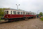 
Der Esslinger-Verbrennungstriebwagen 95 80 0301 035-1 D-CLR der Cargo Logistik Rail Service GmbH frei. (angeschrieben 95 80 0303 027-6 D-CLR ist wohl falsch) steht am 06.05.2017 im Magdeburg Wirtschaftshafen zur Abfahrt bereit. W�hrend des traditionellen Familienfestes der Magdeburger Eisenbahnfreunde e.V. (am 06. und 07.05.2017) wurden auch mit dem Esslinger Triebwagen von Cargo Logistik Rail Service Pendelfahrten angeboten.