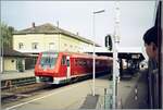 Aus Blick aus dem Fenster des  Kleber-Express  in Aulendorf erlaubte ein Bild des DB 611 536-4 der hier endet zu bekommen. 

Analogbild vom 11. Oktober 2001
