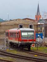   Auf Hilfsdrehgestelle (ähnl, Rollböcken) aufgebockt ist der Dieseltriebwagen 628 224-6 / 928 244-3 der Kurhessenbahn (DB Regio Hessen) am 26.05.2014 beim BW Limburg/Lahn abgestellt.
